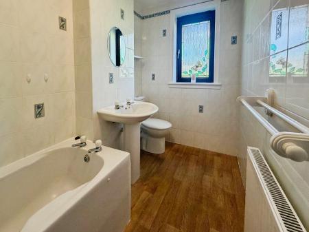 2 bedroom Flat to let in Southampton Place, Dundee, DD4