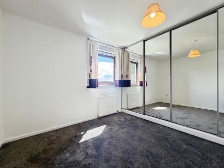 2 bedroom Flat to let in Southampton Place, Dundee, DD4