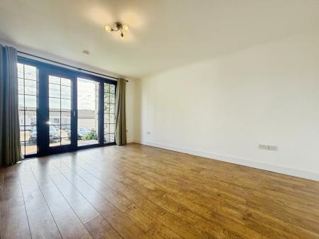 2 bedroom Flat to let in Southampton Place, Dundee, DD4