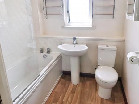 2 bedroom Flat to let in Harbour Road, Tayport, DD6