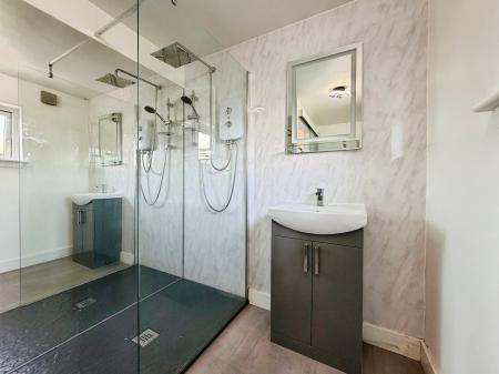 1 bedroom Flat for sale in Lulworth Court, Dundee, DD4