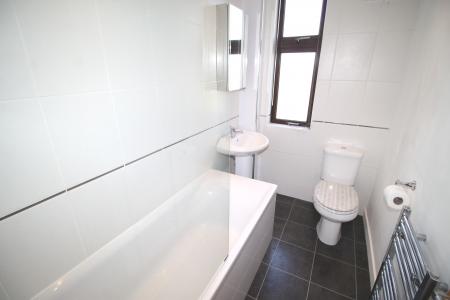 2 bedroom Flat to let in Kerrsview Terrace, Dundee, DD4