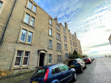 2 bedroom Flat to let in Forest Park Road, Dundee, DD1