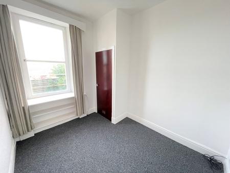 2 bedroom Flat to let in Forest Park Road, Dundee, DD1