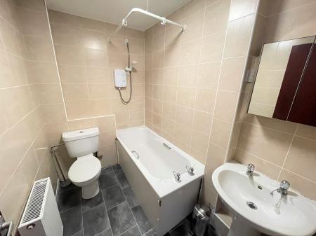 2 bedroom Flat to let in Forest Park Road, Dundee, DD1