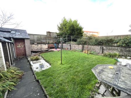 2 bedroom Flat to let in Forest Park Road, Dundee, DD1