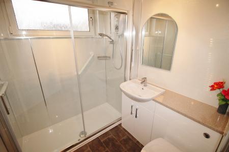 2 bedroom Flat to let in Yarrow Terrace, Dundee, DD2
