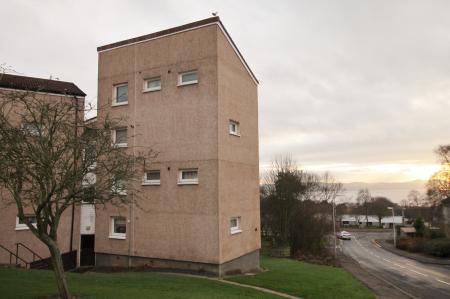2 bedroom Flat to let in Yarrow Terrace, Dundee, DD2
