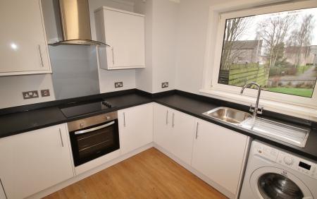 2 bedroom Flat to let in Yarrow Terrace, Dundee, DD2