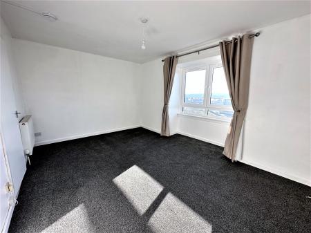 2 bedroom Flat to let in Graham Place, Dundee, DD4