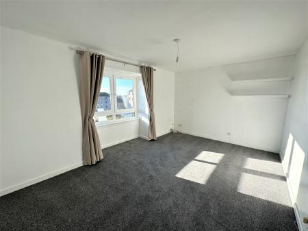 2 bedroom Flat to let in Graham Place, Dundee, DD4