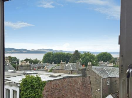 2 bedroom Flat to let in Shepherds Loan, Dundee, DD2