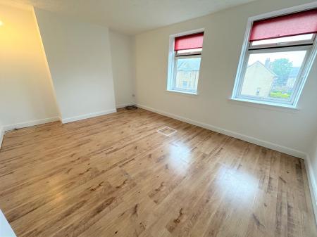 2 bedroom Flat to let in Balunie Avenue, Dundee, DD4