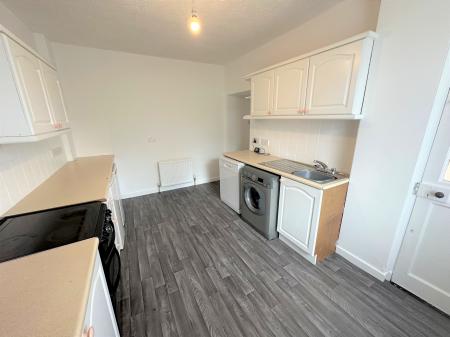 2 bedroom Flat to let in Balunie Avenue, Dundee, DD4