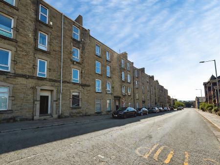 2 bedroom Flat to let in Arklay Street, Dundee, DD3