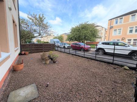 2 bedroom Flat to let in Arklay Terrace, Dundee, DD3