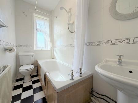 2 bedroom Flat to let in Arklay Terrace, Dundee, DD3