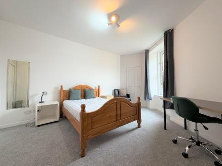 2 bedroom Flat to let in Blackness Road, Dundee, DD1