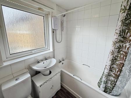 2 bedroom End of terrace house to let in Kemnay Gardens, Dundee, DD4