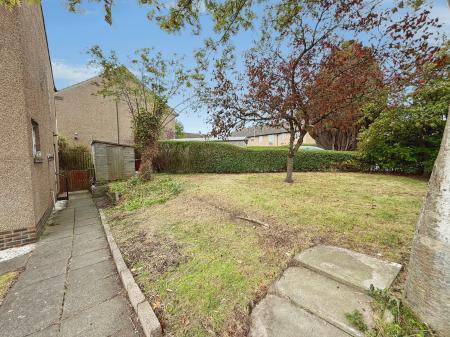 2 bedroom End of terrace house to let in Kemnay Gardens, Dundee, DD4