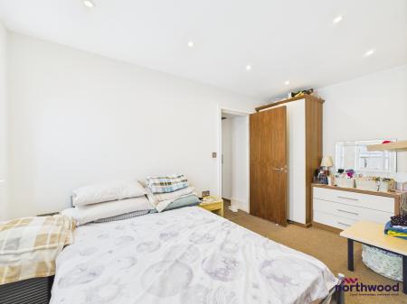 2 bedroom Flat for sale in Hartington Place, Eastbourne, BN21
