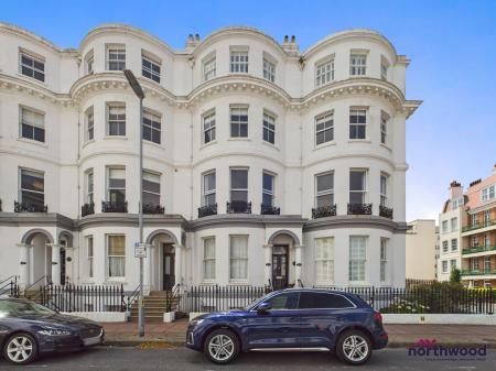 2 bedroom Flat for sale in Hartington Place, Eastbourne, BN21