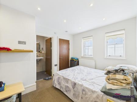 2 bedroom Flat for sale in Hartington Place, Eastbourne, BN21