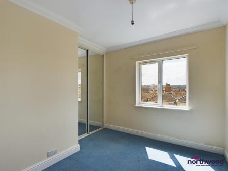 2 bedroom Flat for sale in Queens Gardens, Eastbourne, BN21