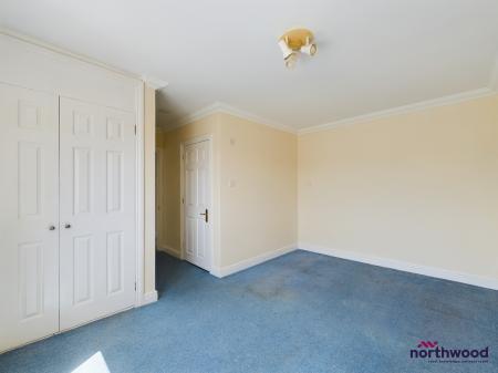 2 bedroom Flat for sale in Queens Gardens, Eastbourne, BN21