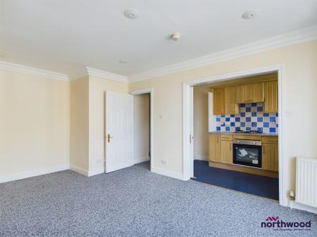 2 bedroom Flat for sale in Queens Gardens, Eastbourne, BN21