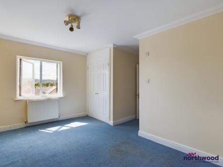2 bedroom Flat for sale in Queens Gardens, Eastbourne, BN21