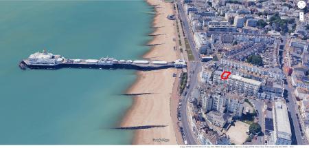 2 bedroom Flat for sale in Queens Gardens, Eastbourne, BN21