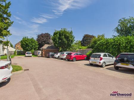 2 bedroom Flat for sale in Rusper Road, Horsham, RH12