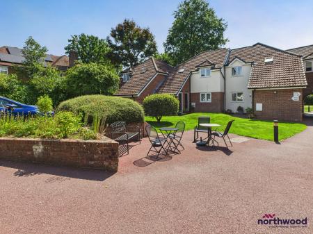 2 bedroom Flat for sale in Rusper Road, Horsham, RH12