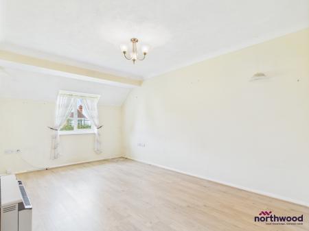 2 bedroom Flat for sale in Rusper Road, Horsham, RH12