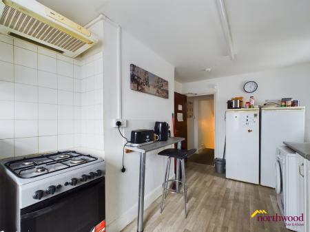 1 bedroom House share to let in Cornfield Terrace, Eastbourne, BN21