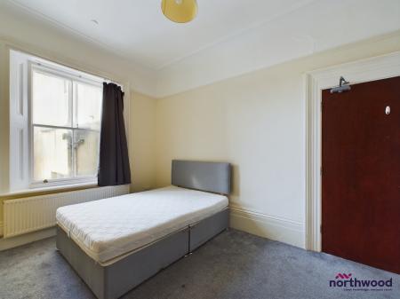 1 bedroom House share to let in Cornfield Terrace, Eastbourne, BN21