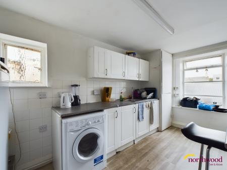 1 bedroom House share to let in Cornfield Terrace, Eastbourne, BN21