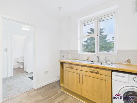 1 bedroom Bungalow to let in Farlaine Road, Willingdon, Eastbourne, BN21