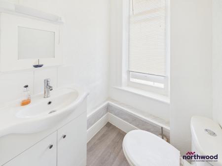 1 bedroom Flat to let in Howard Square, Eastbourne, BN21