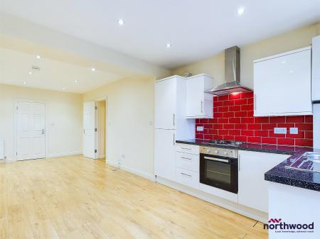 2 bedroom Flat to let in Lewes Road, Upperton, Eastbourne, BN21