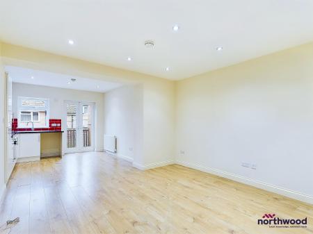 2 bedroom Flat to let in Lewes Road, Upperton, Eastbourne, BN21