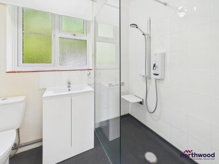 1 bedroom Bungalow to let in Farlaine Road, Willingdon, Eastbourne, BN21