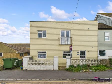 2 bedroom Flat to let in Collier Road, Pevensey Bay, BN24