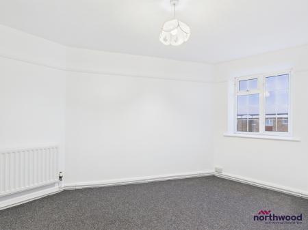 2 bedroom Flat to let in Seaside, Roselands, Eastbourne, BN22