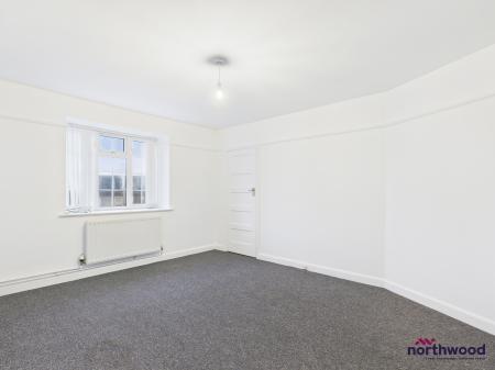 2 bedroom Flat to let in Seaside, Roselands, Eastbourne, BN22