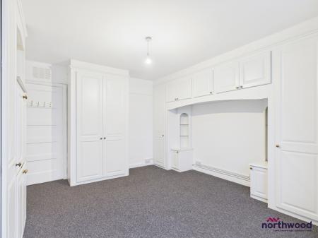 2 bedroom Flat to let in Seaside, Roselands, Eastbourne, BN22