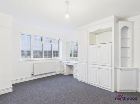 2 bedroom Flat to let in Seaside, Roselands, Eastbourne, BN22