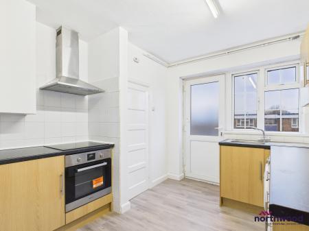 2 bedroom Flat to let in Seaside, Roselands, Eastbourne, BN22