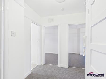 2 bedroom Flat to let in Seaside, Roselands, Eastbourne, BN22